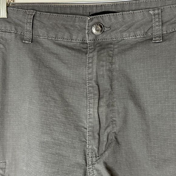DKNY Cargo Shorts Dark Gray Solid Pockets Cotton Flat Sz 36 Inseam 9.5" - Picture 4 of 7